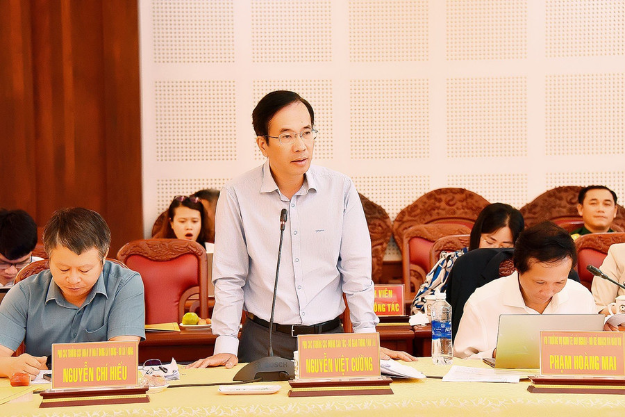 Phó cục trưởng Cục Đường cao tốc, Bộ Giao thông-Vận tải Nguyễn Việt Cường nêu nguyên nhân dẫn đến tiến độ thi công dự án nâng cấp quốc lộ 19 chậm. Ảnh: Đức Thụy