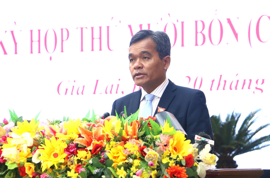 Ủy viên Ban Chấp hành Trung ương Đảng, Bí thư Tỉnh ủy, Chủ tịch HĐND tỉnh Hồ Văn Niên phát biểu khai mạc kỳ họp thứ 14. Ảnh: Quang Tấn Ủy viên Ban Chấp hành Trung ương Đảng, Bí thư Tỉnh ủy, Chủ tịch HĐND tỉnh Hồ Văn Niên phát biểu khai mạc kỳ họp thứ 14. Ảnh: Quang Tấn