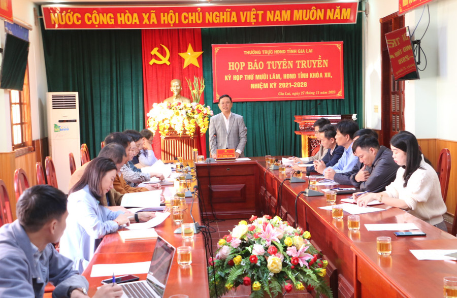 Quang cảnh buổi họp báo. Ảnh: Quang Tấn