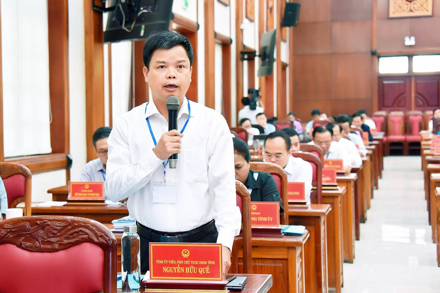 Phó Chủ tịch UBND tỉnh Nguyễn Hữu Quế phát biểu giải trình một số ý kiến của đại biểu. Ảnh: Đức Thụy Phó Chủ tịch UBND tỉnh Nguyễn Hữu Quế phát biểu giải trình một số ý kiến của đại biểu. Ảnh: Đức Thụy