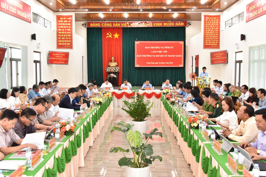 Quang cảnh buổi làm việc. Ảnh: Đức Thụy Quang cảnh buổi làm việc. Ảnh: Đức Thụy