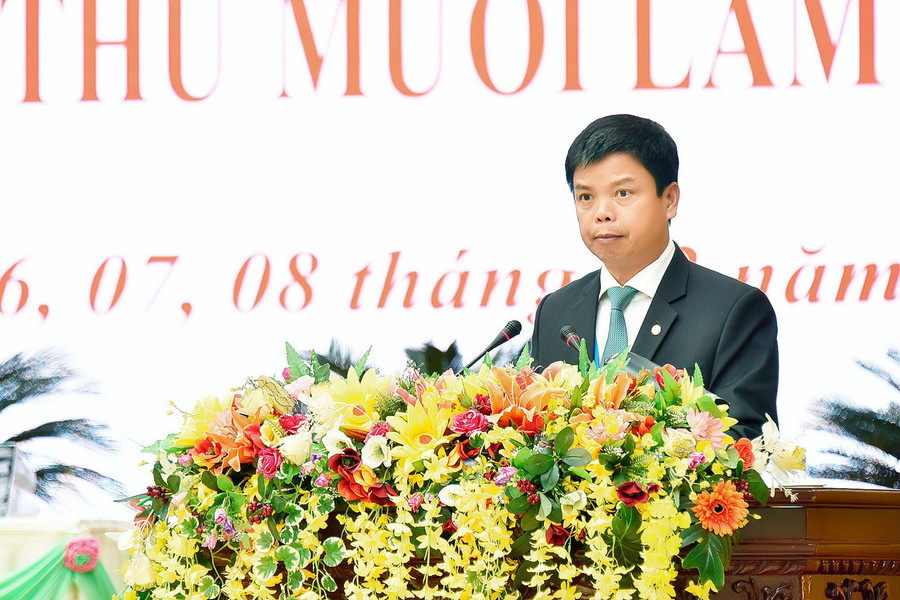 Phó Chủ tịch UBND tỉnh Nguyễn Hữu Quế báo cáo kết quả thực hiện nhiệm vụ năm 2023. Ảnh: Đức Thụy Phó Chủ tịch UBND tỉnh Nguyễn Hữu Quế báo cáo kết quả thực hiện nhiệm vụ năm 2023. Ảnh: Đức Thụy