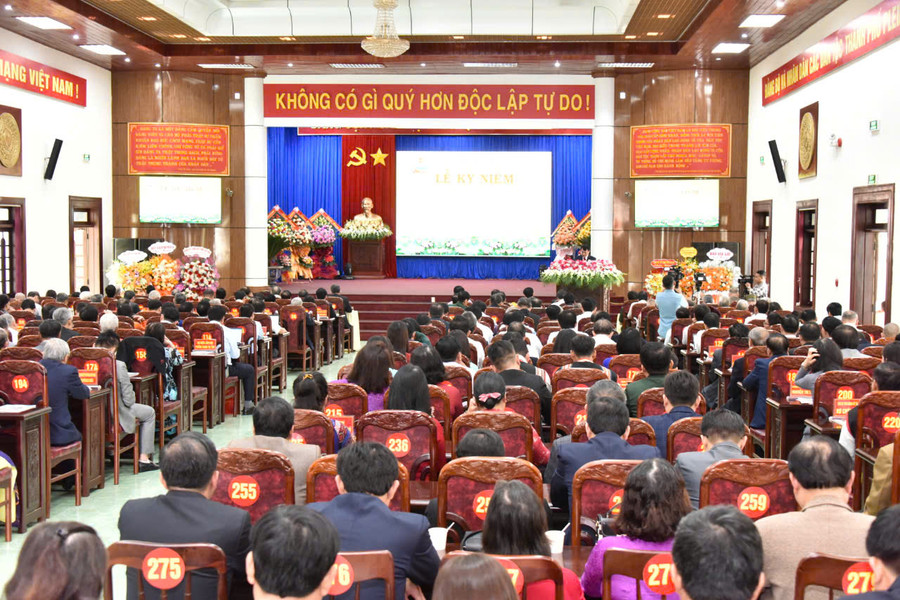 Quang cảnh buổi lễ kỷ niệm 70 năm Ngày thành lập Đảng bộ Pleiku và 95 năm đô thị Pleiku. Ảnh: ĐT Quang cảnh buổi lễ kỷ niệm 70 năm Ngày thành lập Đảng bộ Pleiku và 95 năm đô thị Pleiku. Ảnh: ĐT