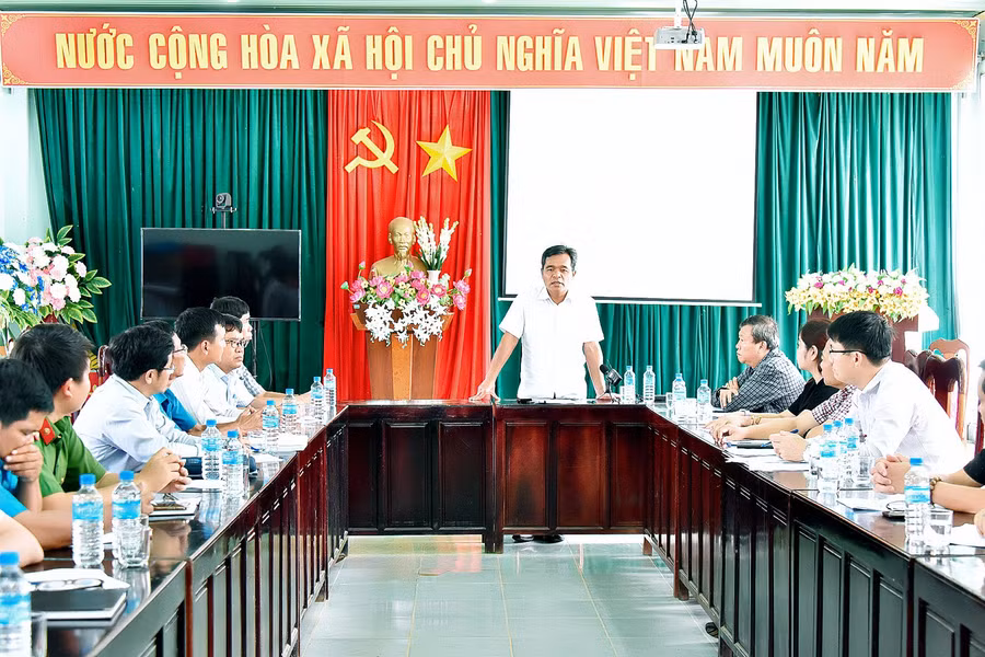 Bí thư Tỉnh ủy Hồ Văn Niên đề nghị xã Ia Kreng cần có quyết tâm chính trị cao trong phát triển kinh tế, giảm nghèo bền vững. Ảnh: Đức Thụy