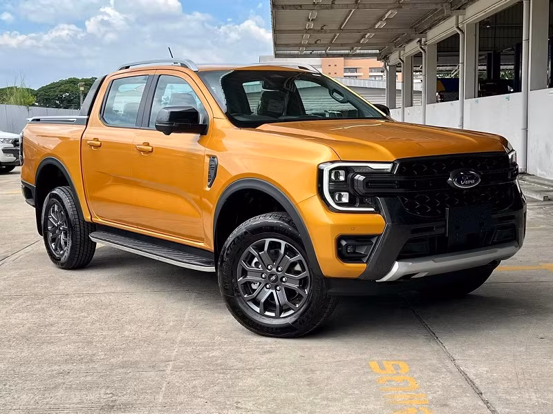 Đầu xe Ford Ranger có thiết kế tản nhiệt cỡ lớn, cụm đèn pha và đèn ban ngày dạng dọc. Ảnh: ST.
