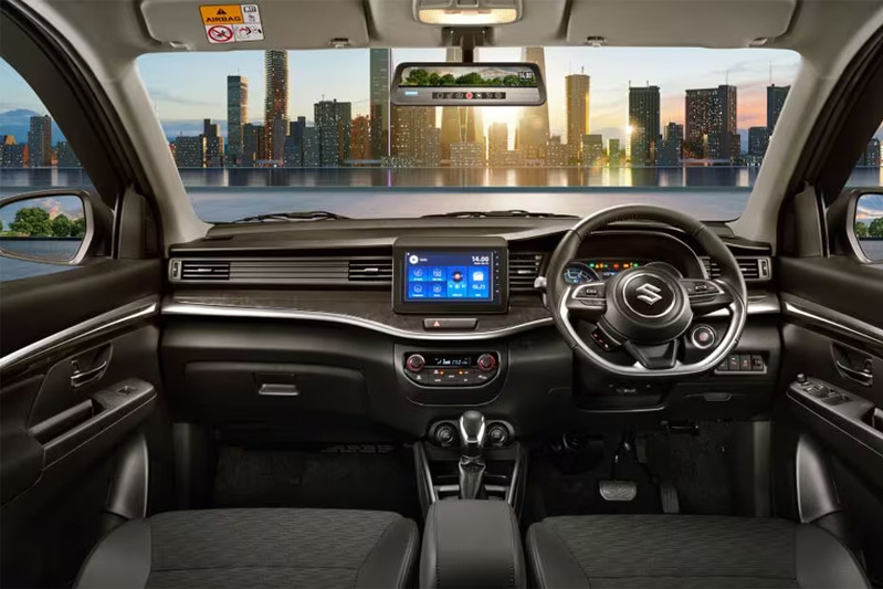 Hệ thống Cruise Control và gương chiếu hậu tích hợp màn hình là 2 điểm nâng cấp đắt giá của XL7 2024. Ảnh: ST