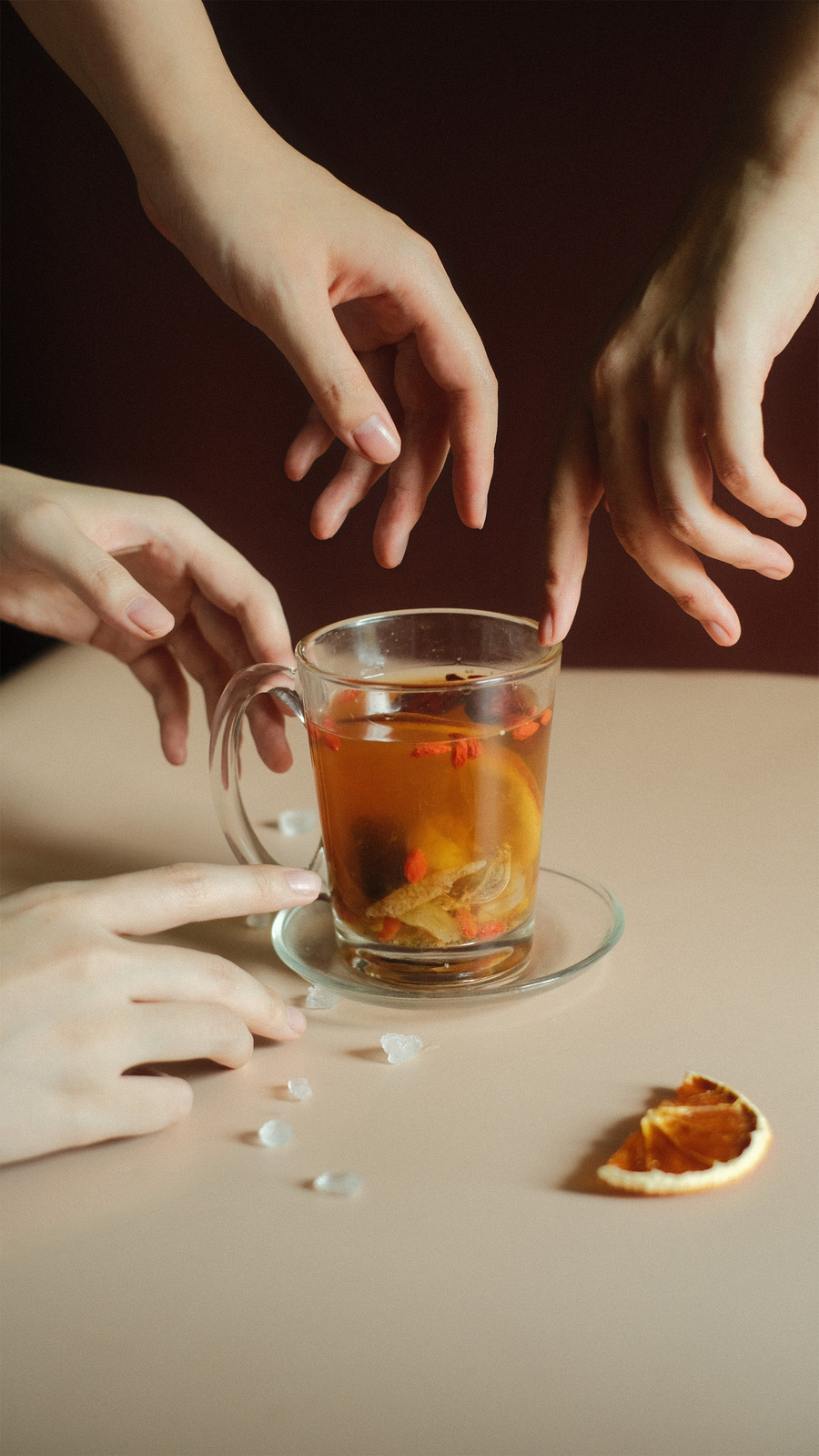 Không bó buộc tiêu chuẩn cho những bàn tay đẹp, thứ mà nghề mẫu tay cần là một bàn tay phù hợp với câu chuyện muốn truyền tải. Ảnh: NVCC Không bó buộc tiêu chuẩn cho những bàn tay đẹp, thứ mà nghề mẫu tay cần là một bàn tay phù hợp với câu chuyện muốn truyền tải. Ảnh: NVCC