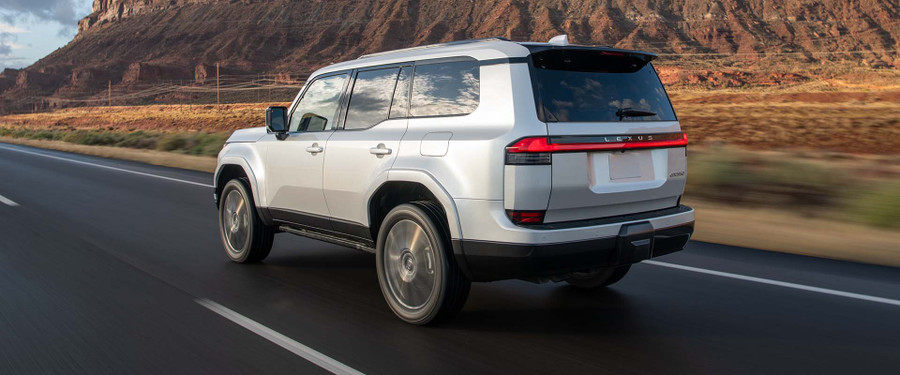 Lexus GX 2024 phong cách mạnh mẽ theo trend hình hộp. Ảnh: ST. Lexus GX 2024 phong cách mạnh mẽ theo trend hình hộp. Ảnh: ST.