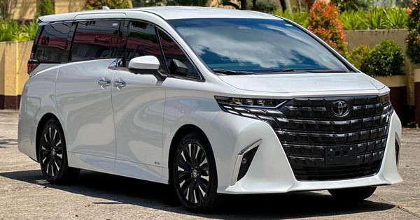 Toyota Alphard 2024 giữ nguyên kiểu dáng nhưng thiết kế hiện đại hơn. Ảnh: ST Toyota Alphard 2024 giữ nguyên kiểu dáng nhưng thiết kế hiện đại hơn. Ảnh: ST