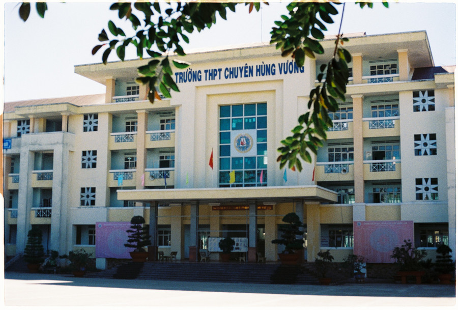 Trường học cũng là khung cảnh quen thuộc trong những thước ảnh film của các bạn trẻ. Ảnh: NVCC