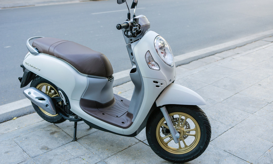 Honda Scoopy trắng mâm đồng. (Nguồn: Honda)