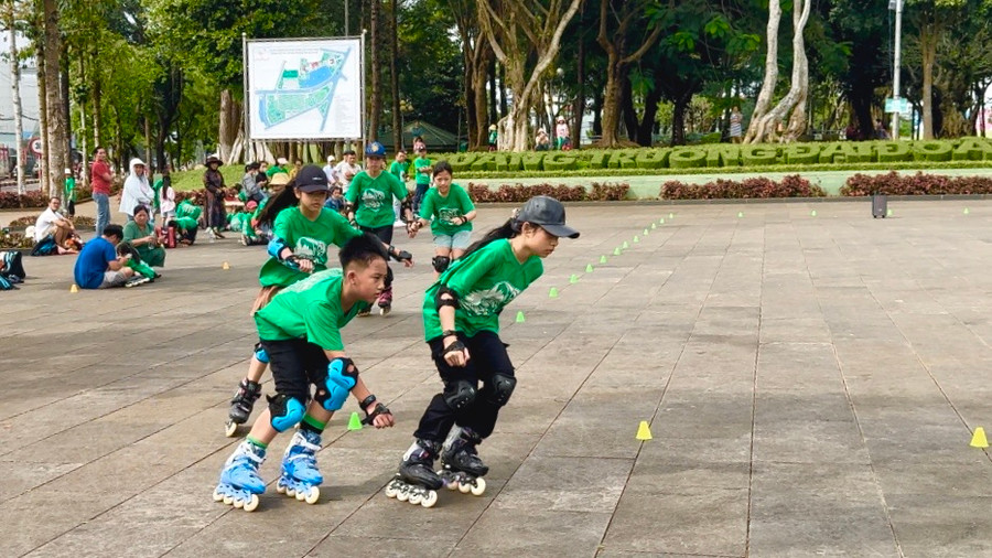 Thí sinh thi Patin mang bảo hộ an toàn.Ảnh: Thảo Nhi Thí sinh thi Patin mang bảo hộ an toàn.Ảnh: Thảo Nhi