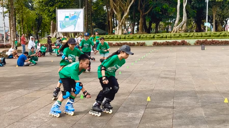 Thí sinh thi Patin mang bảo hộ an toàn.Ảnh: Thảo Nhi