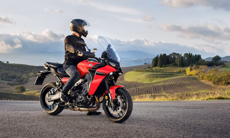Yamaha Tracer 9 Redline. (Nguồn: Motocycel News)
