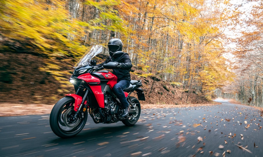 Tư thế ngồi thoải mái của Tracer 9. (Nguồn: Motocycle Tracer 9)