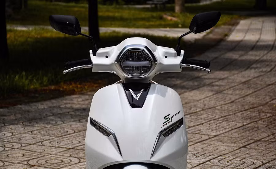 VinFast Klara S được trang bị hệ thống đèn full LED (Nguồn: VinFast)