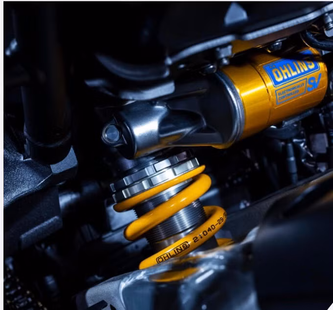 Hệ thống treo Ohlins điều hướng tự động. (Nguồn: Yamaha)