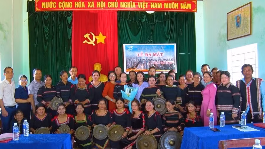 Đến nay, huyện Chư Prông đã thành lập được 56 đội cồng chiêng ở các thôn, làng.