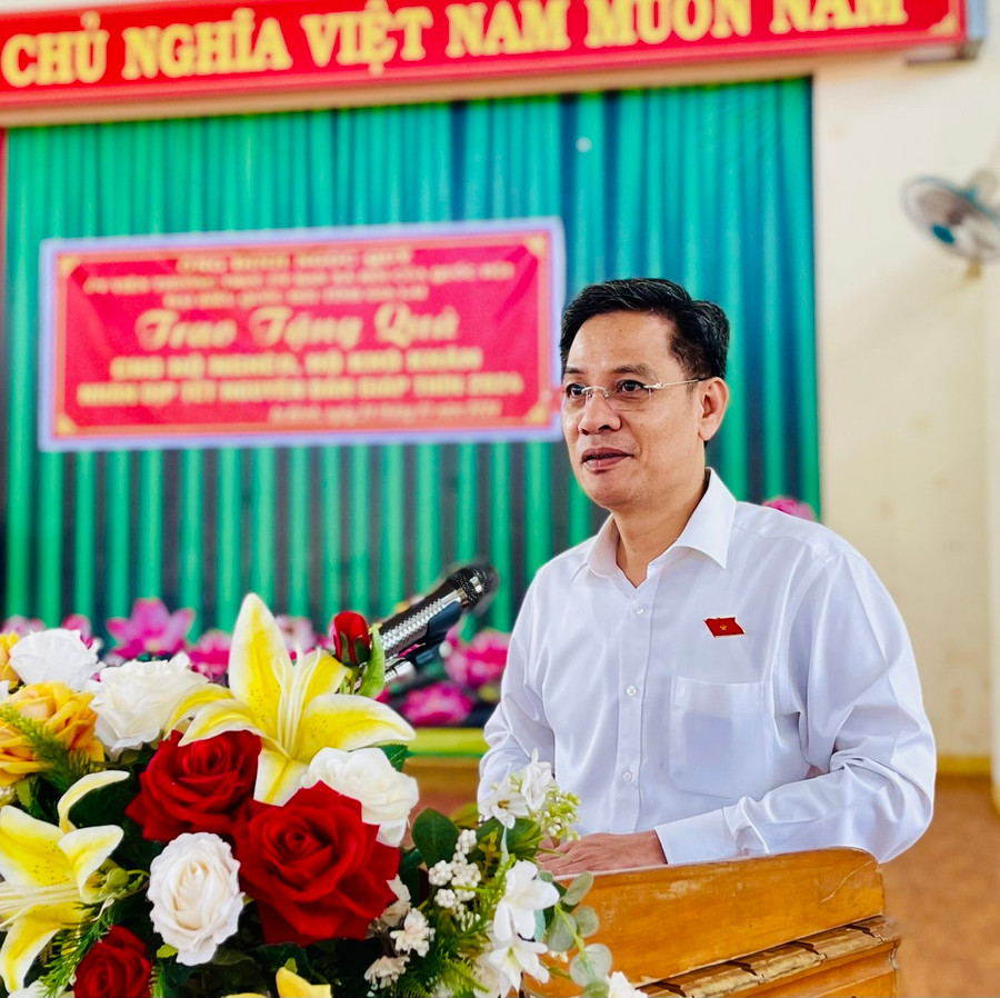 Ông Đinh Ngọc Quý gửi lời hỏi thăm và chúc Tết tới bà con xã Ia Kênh. Ảnh: Nhật Hào