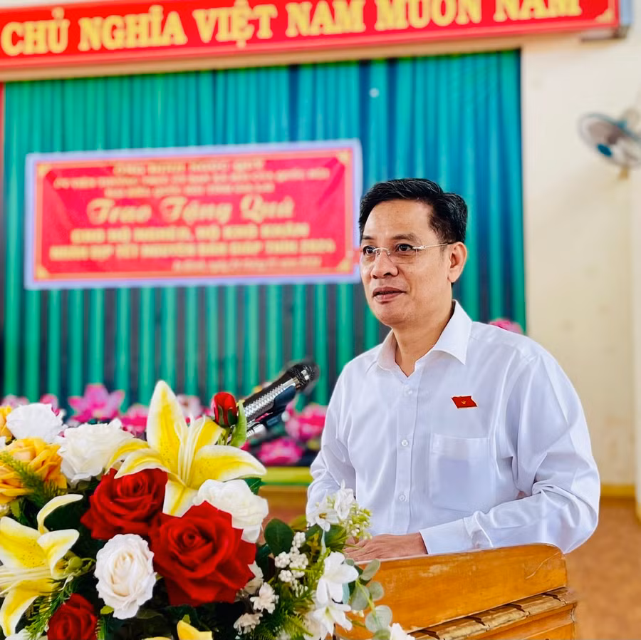 Ông Đinh Ngọc Quý gửi lời hỏi thăm và chúc Tết tới bà con xã Ia Kênh. Ảnh: Nhật Hào