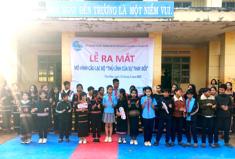 Câu lạc bộ có 30 thành viên là học sinh từ lớp 6 đến lớp 9 của Trường Tiểu học và THCS Kpă Klơng. Ảnh: Nhật Hào Câu lạc bộ có 30 thành viên là học sinh từ lớp 6 đến lớp 9 của Trường Tiểu học và THCS Kpă Klơng. Ảnh: Nhật Hào