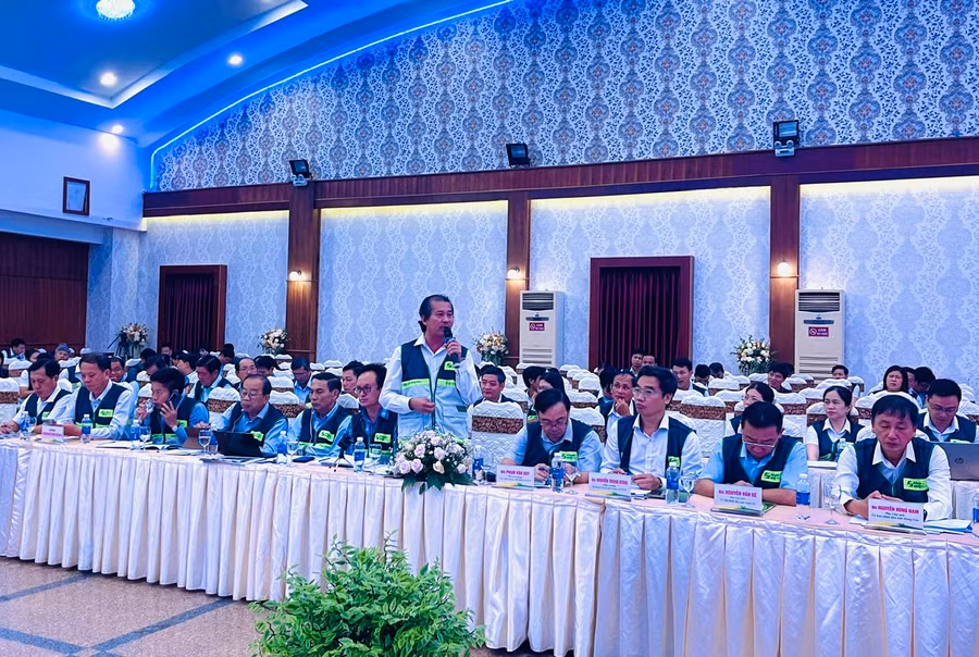 Các đại biểu kiến nghị một số khó khăn, vướng mắc cần tháo gỡ trong công tác khuyến nông. Ảnh: Nhật Hào.