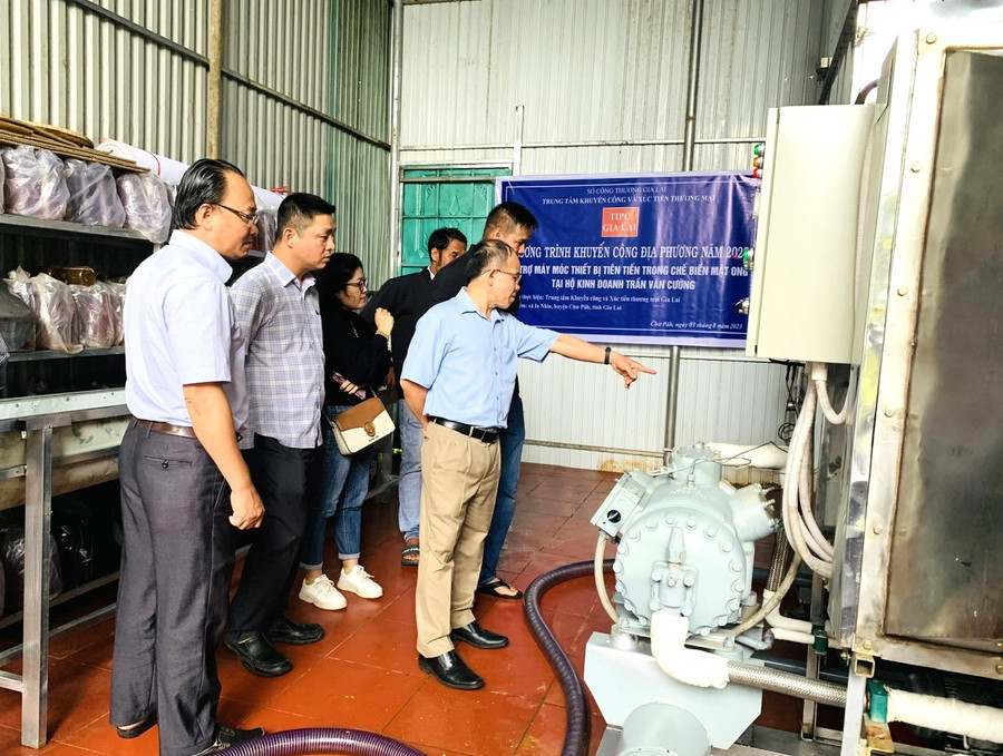 Hệ thống máy thuỷ phần mật ong với công suất chế biến 1.200 kg/mẻ. Ảnh: Nhật Hào