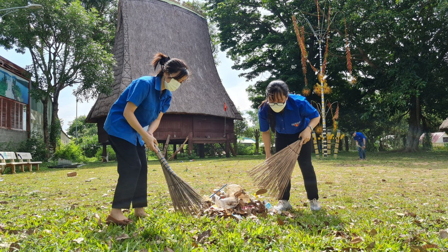 Sở Tài nguyên và Môi trường đề nghị tổ chức các hoạt động ra quân dọn dẹp vệ sinh môi trường để hưởng ứng các ngày lễ. Ảnh: Nhật Hào Sở Tài nguyên và Môi trường đề nghị tổ chức các hoạt động ra quân dọn dẹp vệ sinh môi trường để hưởng ứng các ngày lễ. Ảnh: Nhật Hào