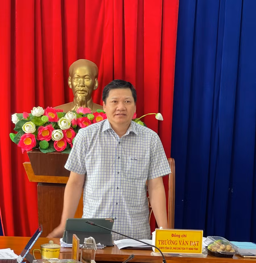 Phó Chủ tịch Thường trực HĐND tỉnh Trương Văn Đạt phát biểu tại buổi làm việc. Ảnh: Nhật Hào