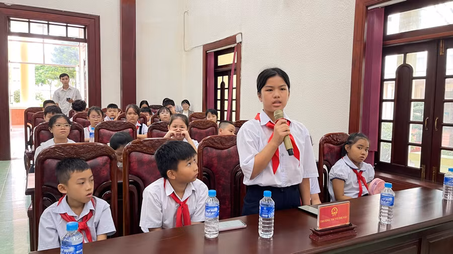 Các em thiếu nhi đã mạnh dạn bày tỏ tâm tư, nguyện vọng của mình tại buổi đối thoại. Ảnh: Nhật Hào