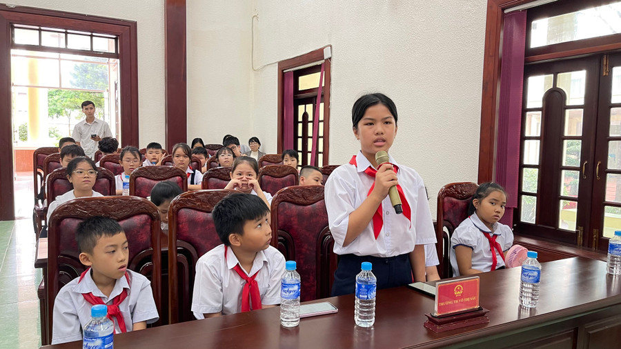 Các em thiếu nhi đã mạnh dạn bày tỏ tâm tư, nguyện vọng của mình tại buổi đối thoại. Ảnh: Nhật Hào Các em thiếu nhi đã mạnh dạn bày tỏ tâm tư, nguyện vọng của mình tại buổi đối thoại. Ảnh: Nhật Hào