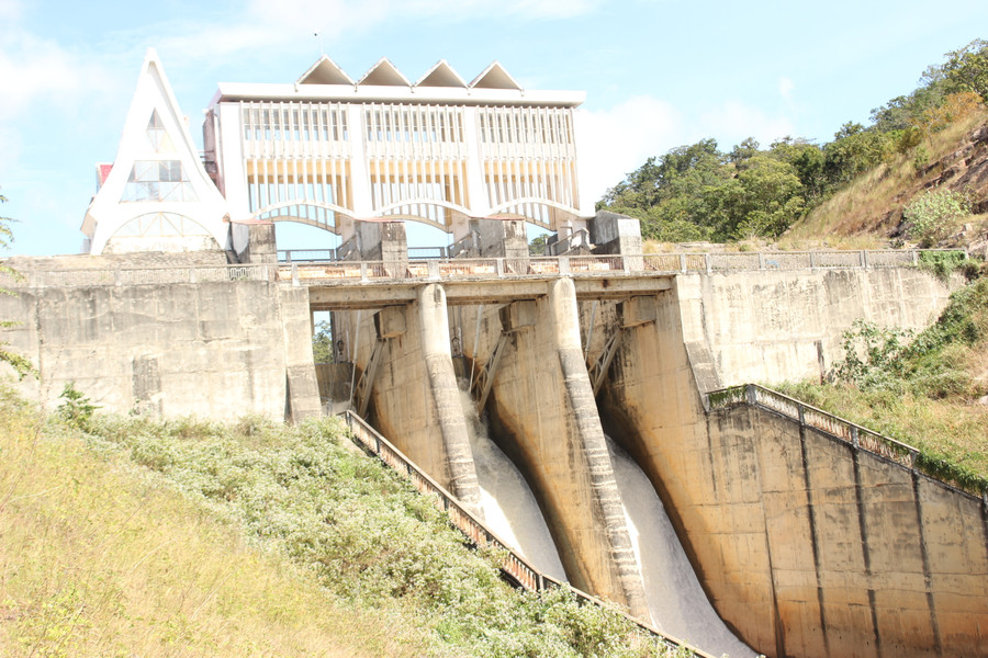 Tràn xả lũ ở hồ chức Ayun Hạ (huyện Phú Thiện). Ảnh: Nhật Hào Tràn xả lũ ở hồ chức Ayun Hạ (huyện Phú Thiện). Ảnh: Nhật Hào