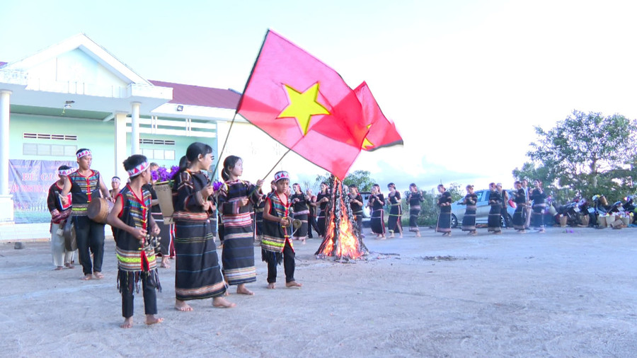 Các đội cồng chiêng trên địa bàn huyện đã kiên trì tập luyện để tham gia giao lưu, biểu diễn tại các sự kiện do địa phương tổ chức Các đội cồng chiêng trên địa bàn huyện đã kiên trì tập luyện để tham gia giao lưu, biểu diễn tại các sự kiện do địa phương tổ chức