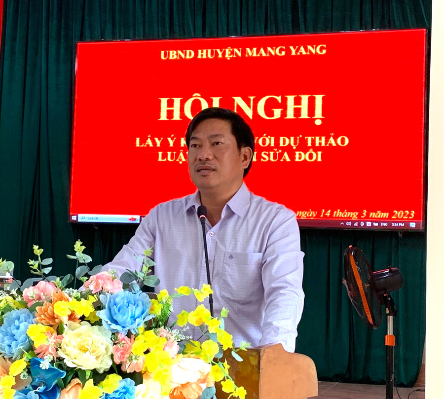 Chủ tịch UBND huyện Lê Trọng phát biểu tại Hội nghị. Ảnh: Hồng Thương Chủ tịch UBND huyện Lê Trọng phát biểu tại Hội nghị. Ảnh: Hồng Thương