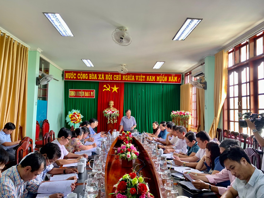 Quang cảnh buổi làm việc của đoàn giám sát với UBND huyện Đak Pơ. Ảnh: Nhật Hào