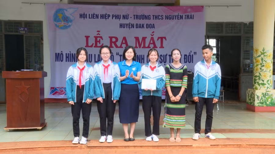 Ban Chủ nhiệm Câu lạc bộ ra mắt. Ảnh: Nhật Hào