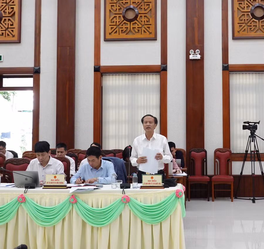 Các đại biểu đóng góp ý kiến tại Hội thảo. Ảnh: Nhật Hào