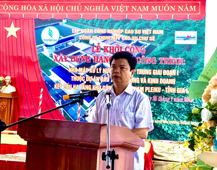 Phó Chủ tịch UBND tỉnh Nguyễn Hữu Quế phát biểu tại lễ khởi công. Ảnh: Hồng Thương.