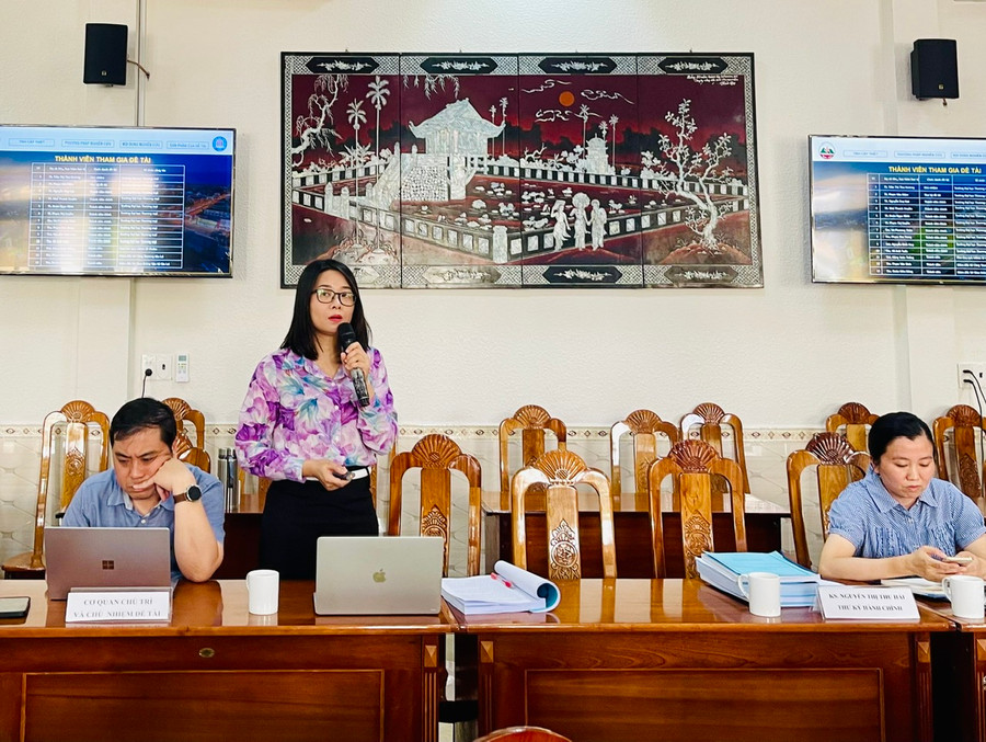 Tiến sĩ Trần Thị Thu Hương báo cáo kết quả thực hiện đề tài. Ảnh: Nhật Hào Tiến sĩ Trần Thị Thu Hương báo cáo kết quả thực hiện đề tài. Ảnh: Nhật Hào