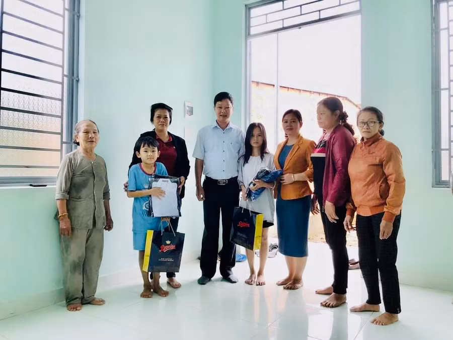 Những khi trẻ gặp khó khăn đột xuất, CLB cũng kêu gọi Mạnh Thường Quân hỗ trợ thêm. Ảnh: Nhật Hào