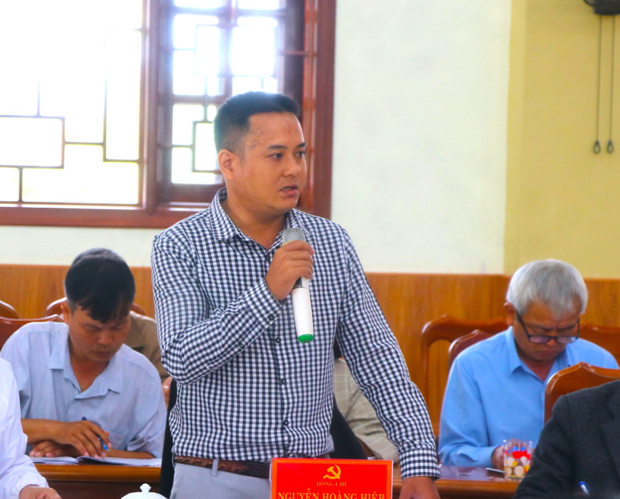 Bí thư Đảng ủy xã Tú An (thị xã An Khê) Nguyễn Hoàng Hiệp phát biểu ý kiến tại hội nghị. Ảnh: Ngọc Minh Bí thư Đảng ủy xã Tú An (thị xã An Khê) Nguyễn Hoàng Hiệp phát biểu ý kiến tại hội nghị. Ảnh: Ngọc Minh