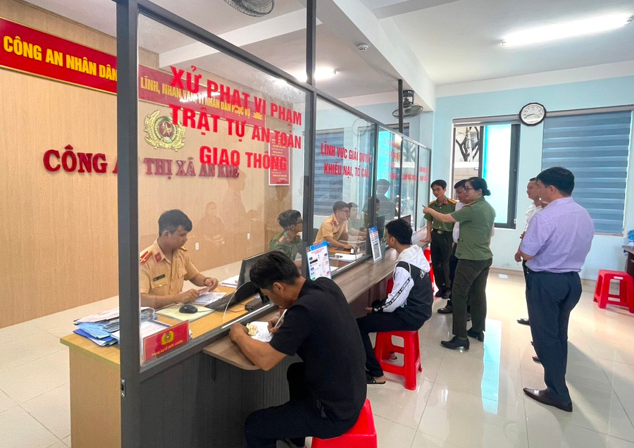 Bộ phận một cửa của Công an thị xã An Khê sẽ góp phần từng bước hiện đại hóa nền hành chính công. Ảnh: Ngọc Minh Bộ phận một cửa của Công an thị xã An Khê sẽ góp phần từng bước hiện đại hóa nền hành chính công. Ảnh: Ngọc Minh