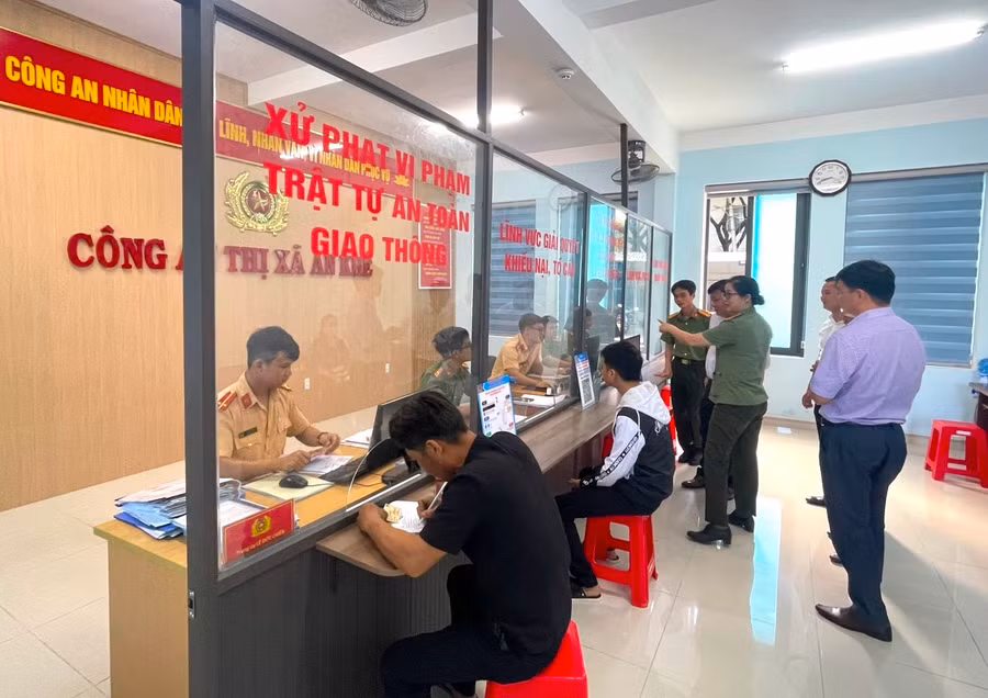 Bộ phận một cửa của Công an thị xã An Khê sẽ góp phần từng bước hiện đại hóa nền hành chính công. Ảnh: Ngọc Minh