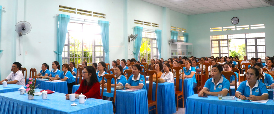Đại biểu dự hội nghị truyền thông pháp luật đảm bảo trật tự, an toàn giao thông cho hội viên phụ nữ năm 2024 tại xã Song An (thị xã An Khê). Ảnh: Ngọc Minh Đại biểu dự hội nghị truyền thông pháp luật đảm bảo trật tự, an toàn giao thông cho hội viên phụ nữ năm 2024 tại xã Song An (thị xã An Khê). Ảnh: Ngọc Minh