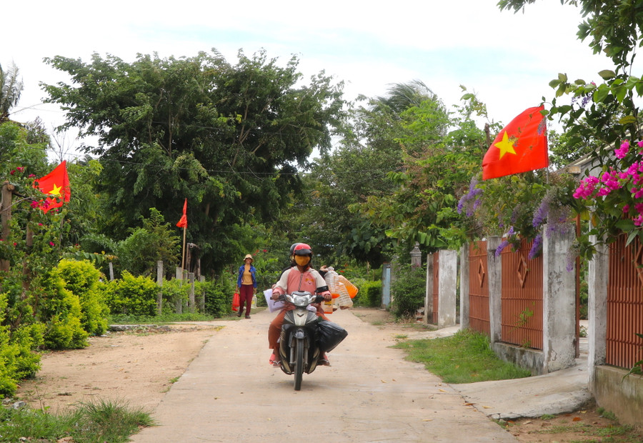 Bộ mặt làng Đê Chơ Gang, xã Phú An, huyện Đak Pơ ngày càng khang trang, đổi mới. Ảnh: Ngọc Minh