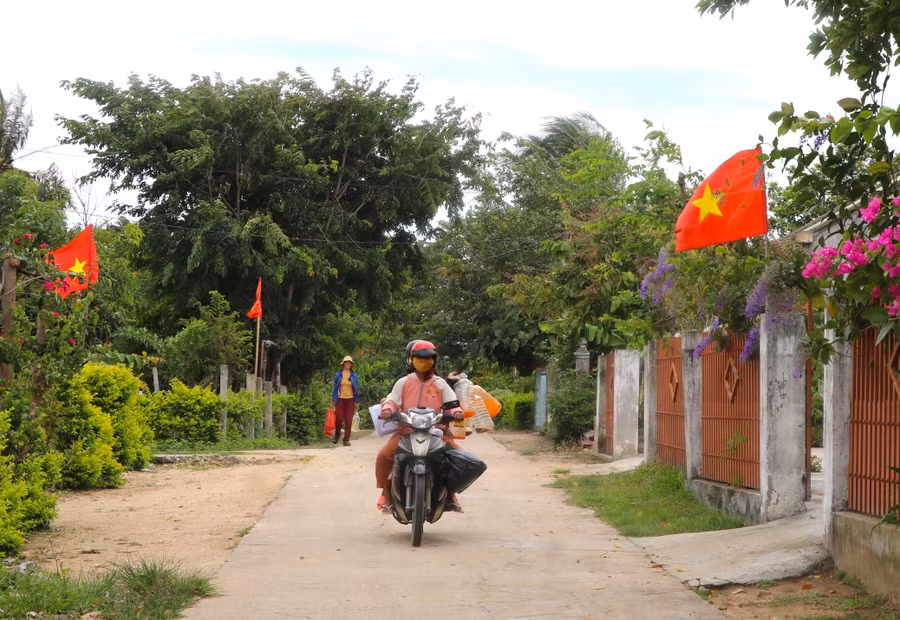 Bộ mặt làng Đê Chơ Gang, xã Phú An, huyện Đak Pơ ngày càng khang trang, đổi mới. Ảnh: Ngọc Minh