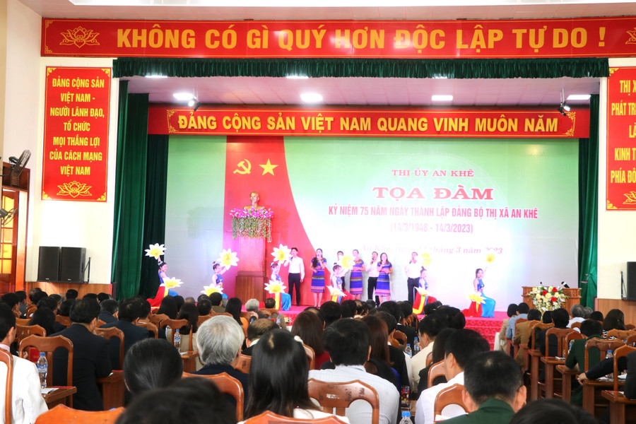 Thị ủy An Khê long trọng tổ chức tọa đàm kỷ niệm 75 năm Ngày thành lập Đảng bộ thị xã An Khê (14/3/1948-14/3/2023). Ảnh: Ngọc Minh Thị ủy An Khê long trọng tổ chức tọa đàm kỷ niệm 75 năm Ngày thành lập Đảng bộ thị xã An Khê (14/3/1948-14/3/2023). Ảnh: Ngọc Minh