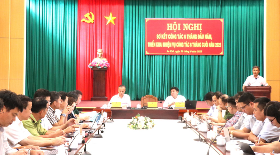 Ủy ban nhân dân thị xã An Khê sơ kết công tác 6 tháng đầu năm, triển khai nhiệm vụ 6 tháng cuối năm 2023. Ảnh: Ngọc Minh Ủy ban nhân dân thị xã An Khê sơ kết công tác 6 tháng đầu năm, triển khai nhiệm vụ 6 tháng cuối năm 2023. Ảnh: Ngọc Minh