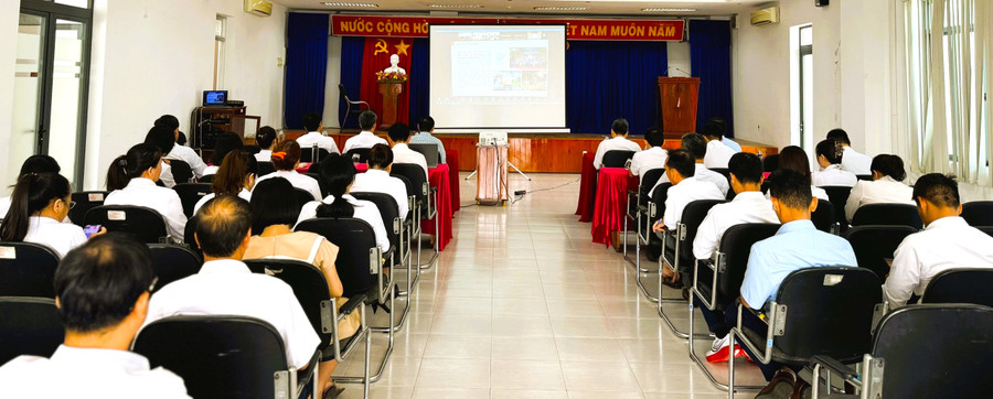 Một buổi sinh hoạt chuyên đề văn hóa doanh nghiệp tại Công ty Thủy điện An Khê-Ka Nak. Ảnh: Thu Hoài