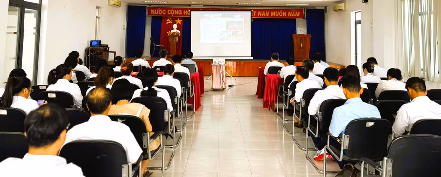 Một buổi sinh hoạt chuyên đề văn hóa doanh nghiệp tại Công ty Thủy điện An Khê-Ka Nak. Ảnh: Thu Hoài